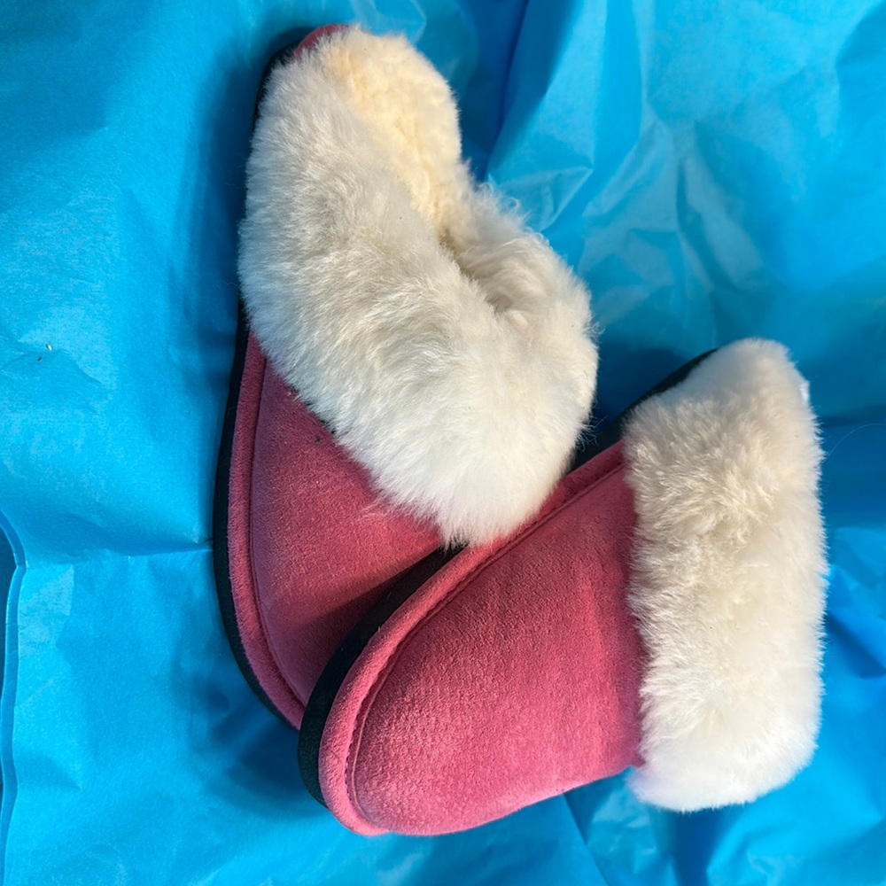 Women’s slip in pink slippers.